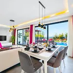 Uezuemlue 2 Bedroom Secluded With Private Pool Hot Tub *