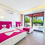 Uezuemlue 2 Bedroom Secluded With Private Pool Hot Tub * קלקן