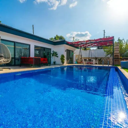Uezuemlue 2 Bedroom Secluded With Private Pool Hot Tub Vila *
