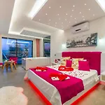 Uezuemlue 2 Bedroom Secluded With Private Pool Hot Tub Willa *