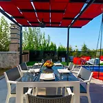 Willa Uezuemlue 2 Bedroom Secluded With Private Pool Hot Tub