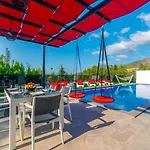 Uezuemlue 2 Bedroom Secluded With Private Pool Hot Tub