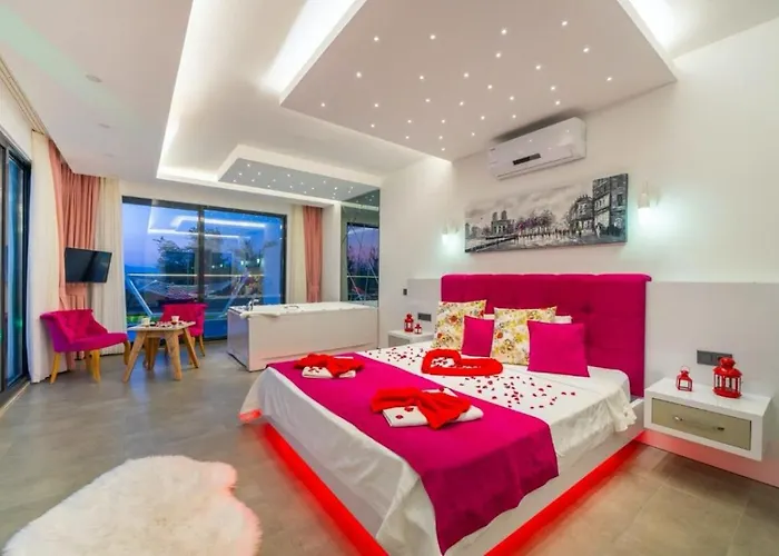 Uezuemlue 2 Bedroom Secluded With Private Pool Hot Tub فيلة *