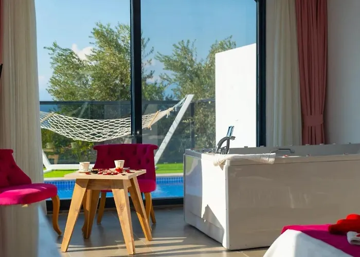 فيلة Uezuemlue 2 Bedroom Secluded With Private Pool Hot Tub