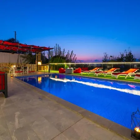 Uezuemlue 2 Bedroom Secluded With Private Pool Hot Tub *