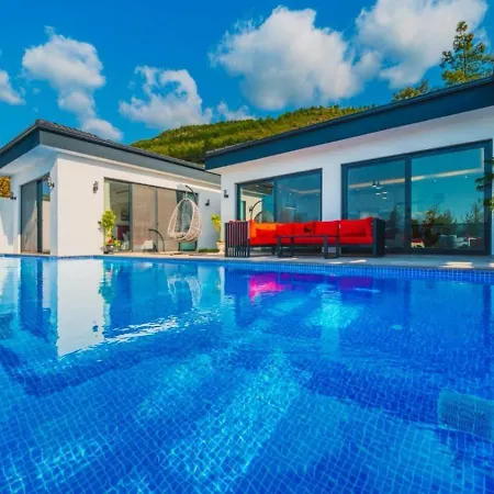 Uezuemlue 2 Bedroom Secluded With Private Pool Hot Tub *